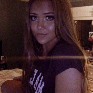 Meet your Posher, Alicia